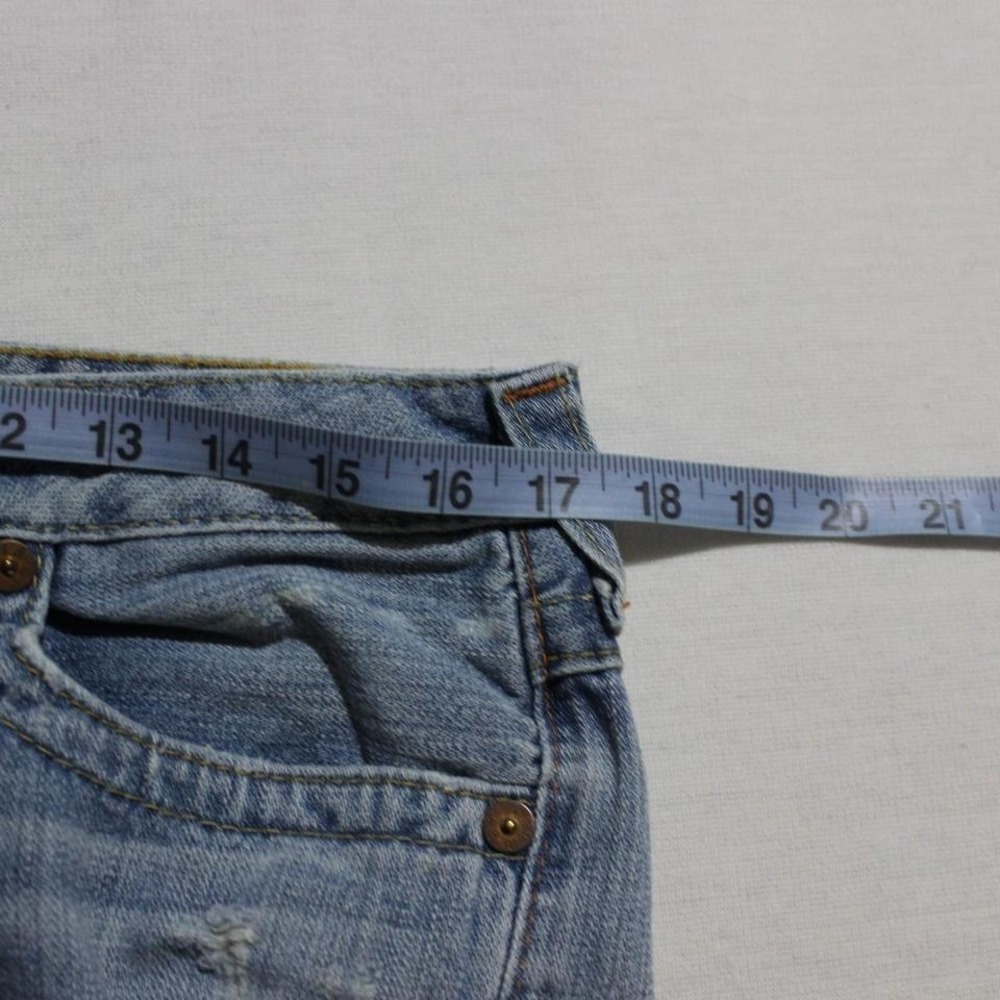 Womens Y2K Light Wash True Religion Cameron Distressed Straight Fit Jeans - Picture 7 of 8